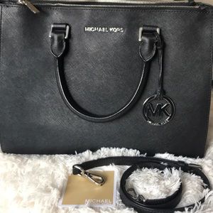 Michael Kors Saffiano Leather Kellen - Black